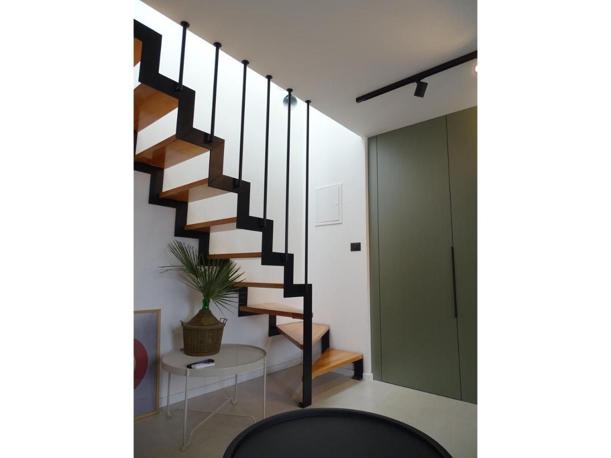 Modern Small House With A Terrace 斯普利特 外观 照片
