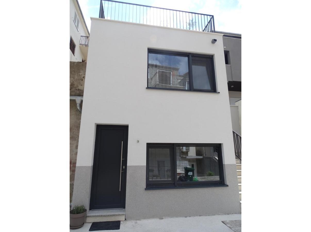 Modern Small House With A Terrace 斯普利特 外观 照片